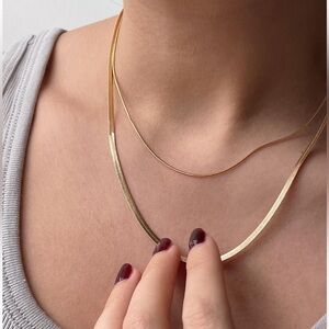 Gold herringbone necklace
